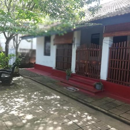 Ami Place Rooms With Kitchen ヒッカドゥワ エクステリア 写真