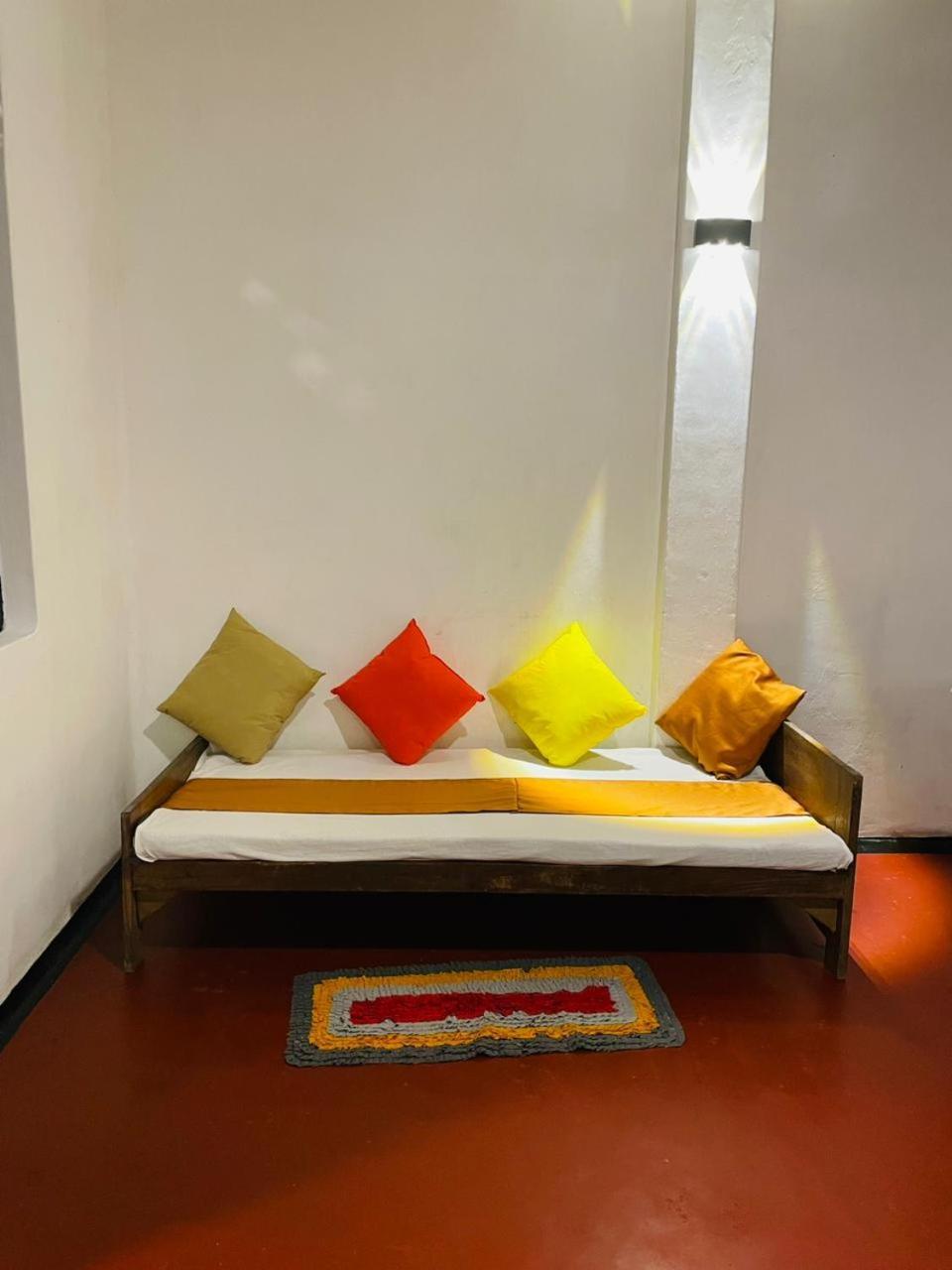 Ami Place Rooms With Kitchen ヒッカドゥワ エクステリア 写真